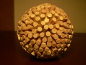 Dekorační koule (polystyrenová koule, dřevěné špalíčky, tavná pistole)